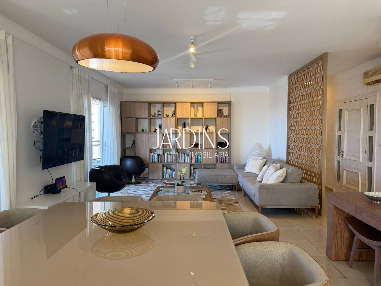 Apartamento Duplex com 2 suítes no Edifício Felicita, Centro
