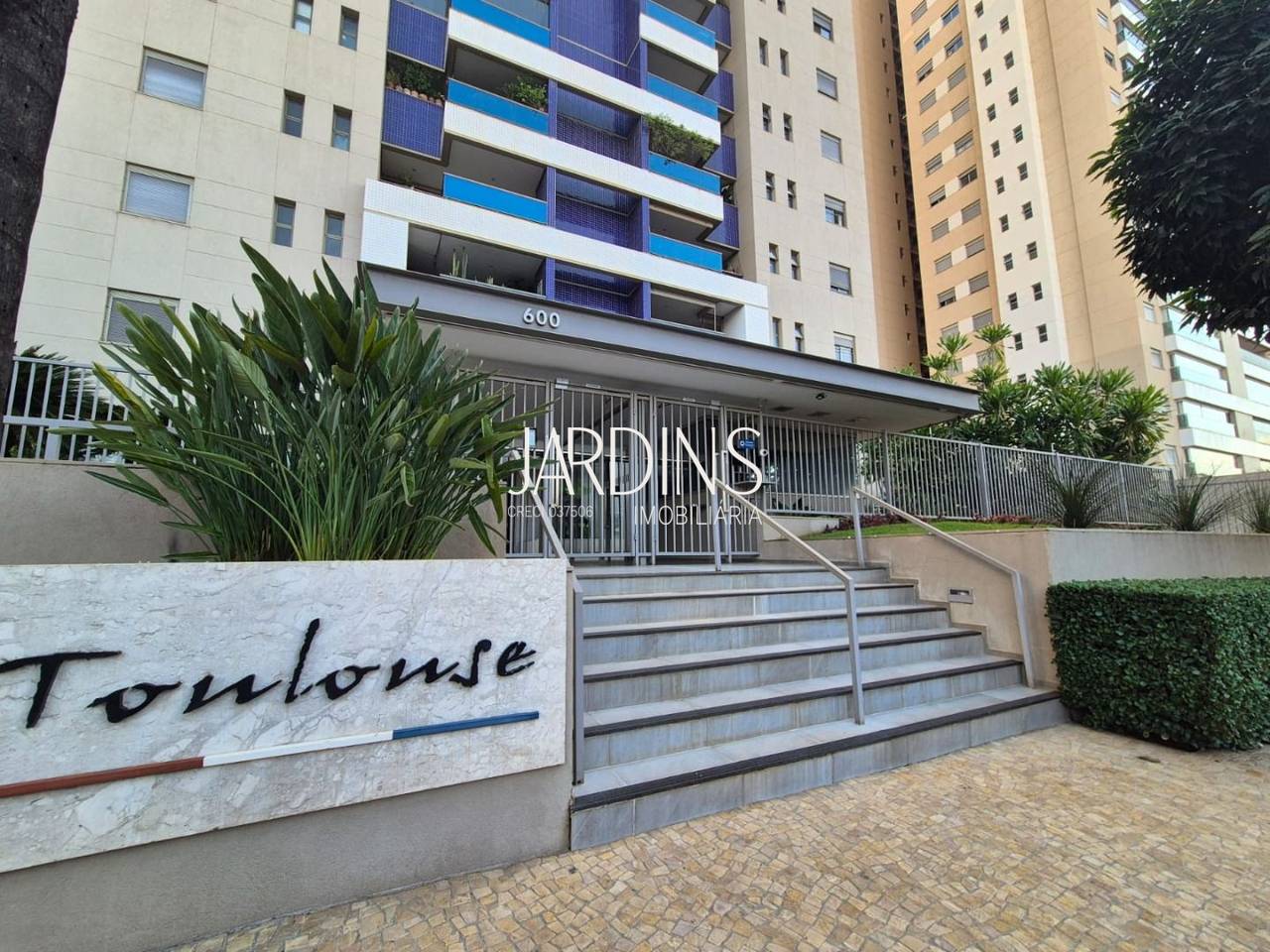 Apartamento com 3 suítes no Toulouse, Jardim Irajá